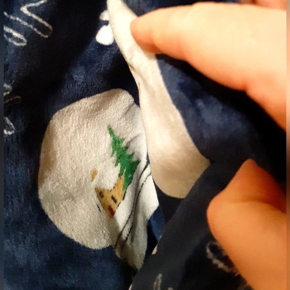 Rae Dunn Snow Throw Blanket - Picture 7 of 10